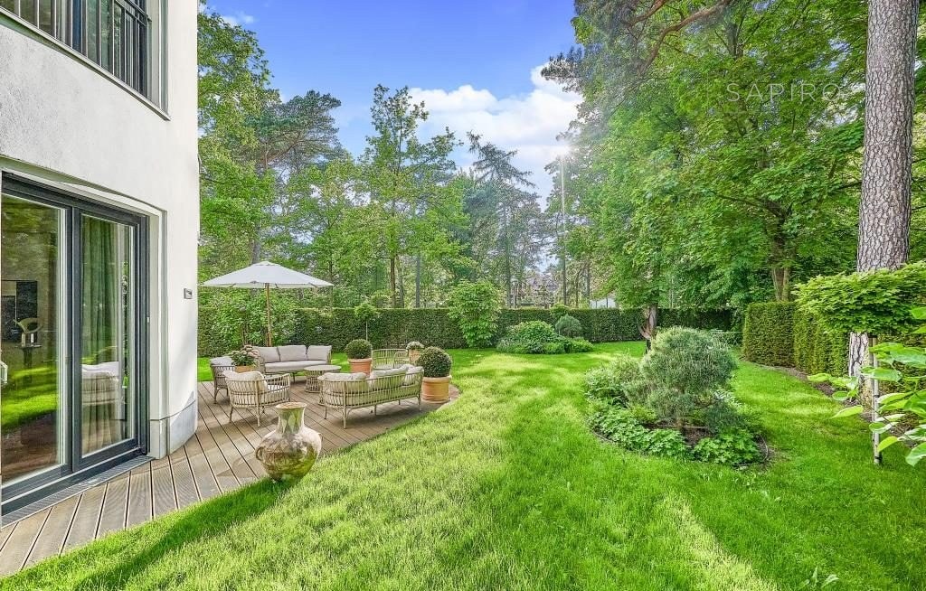 LUXURIÖSE NEUBAU-VILLA DIREKT AM PARK UND NUR WENIGE SCHRITTE ZUM GRUNEWALD