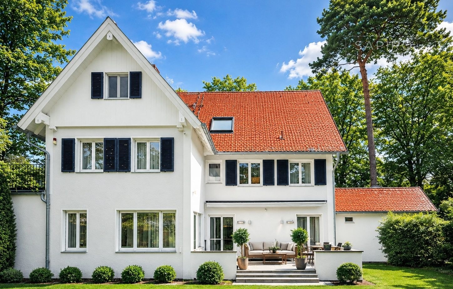 REPRÄSENTATIVE FAMILIENVILLA MIT POOL IN ERSTKLASSIGEM ZUSTAND IN DAHLEMER BESTLAGE — 11