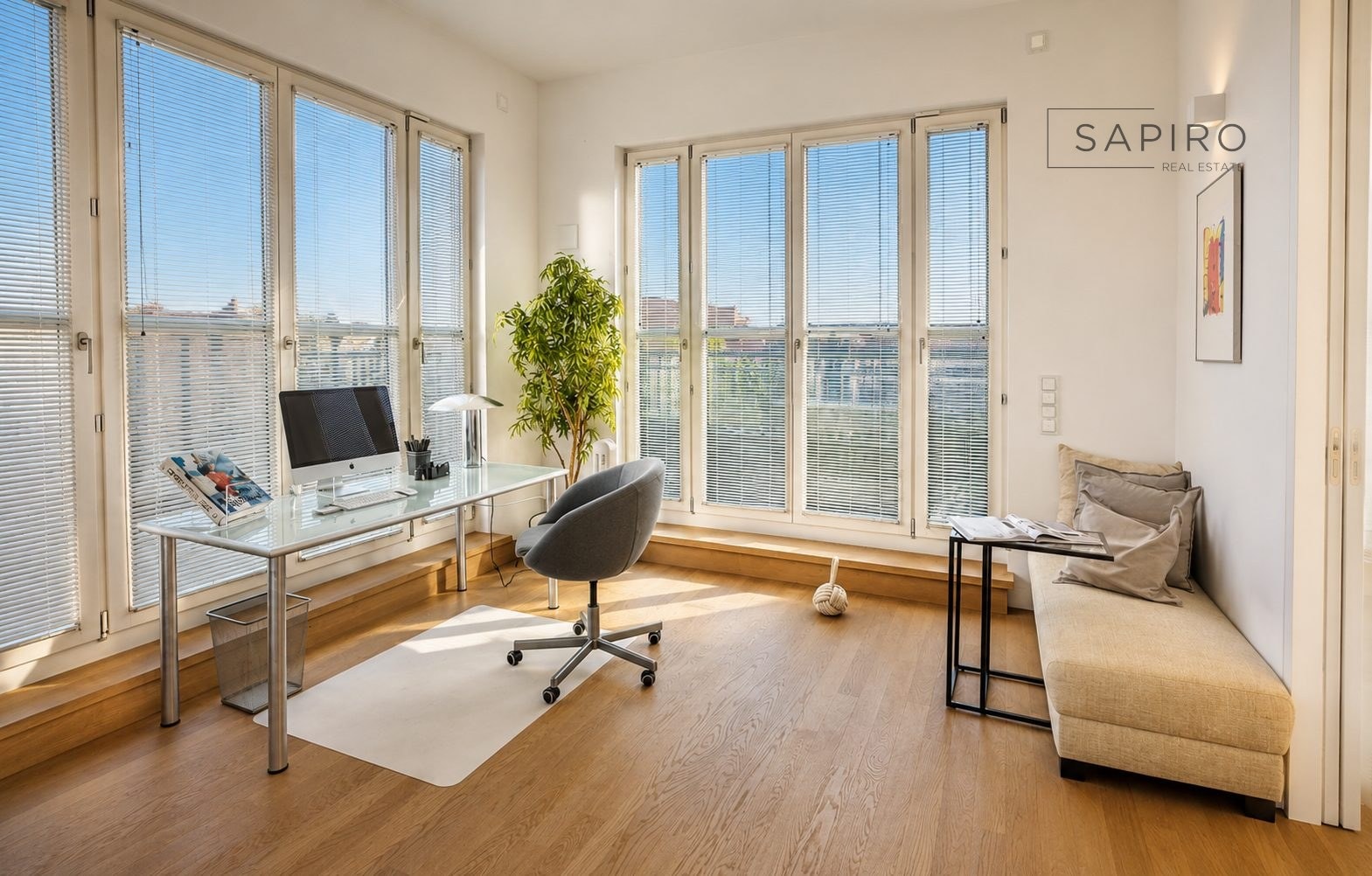 REPRÄSENTATIVES, LICHTDURCHFLUTETES PENTHOUSE IN TOP-ZUSTAND MIT DACHTERRASSE AM OLIVAER PLATZ — 3