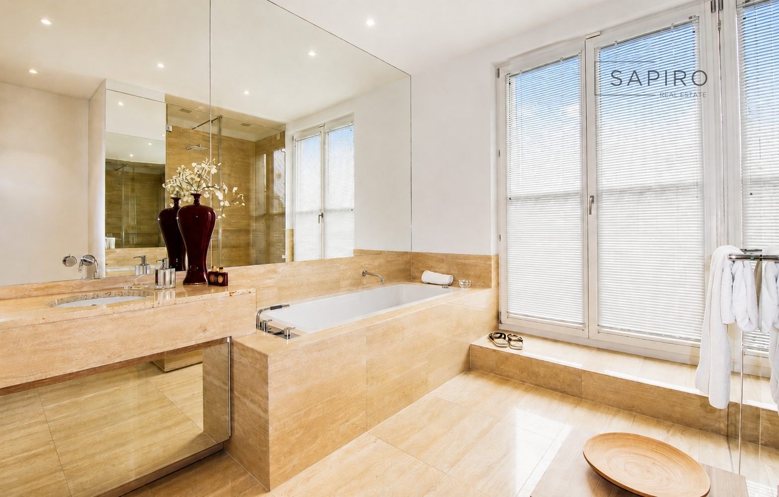 REPRÄSENTATIVES, LICHTDURCHFLUTETES PENTHOUSE IN TOP-ZUSTAND MIT DACHTERRASSE AM OLIVAER PLATZ — 7