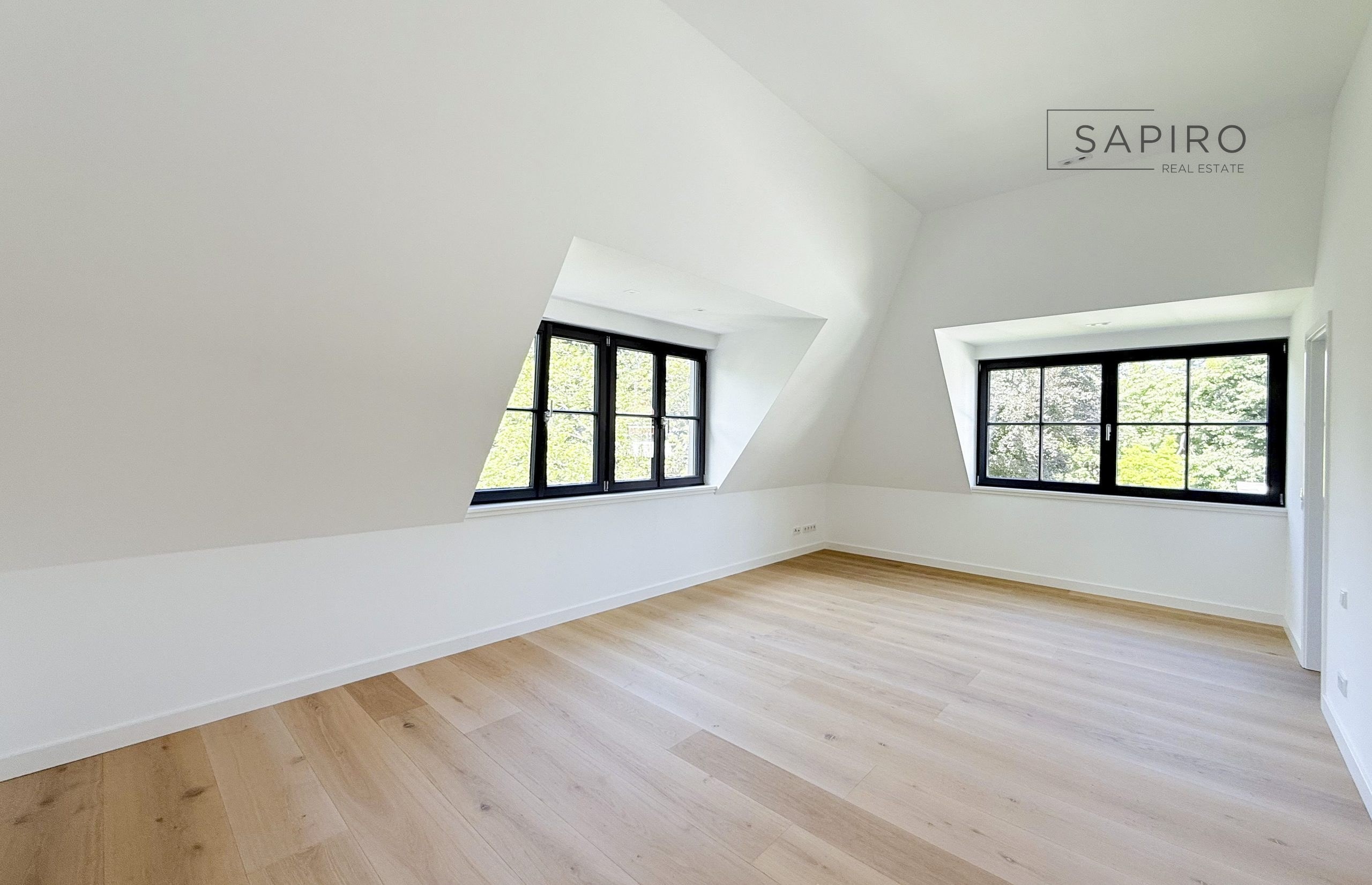 LICHTDURCHFLUTETES NEUBAU-PENTHOUSE MIT DECKENHÖHEN BIS CA. 3,30 M IN RUHIGER ZEHLENDORFER LAGE — 5