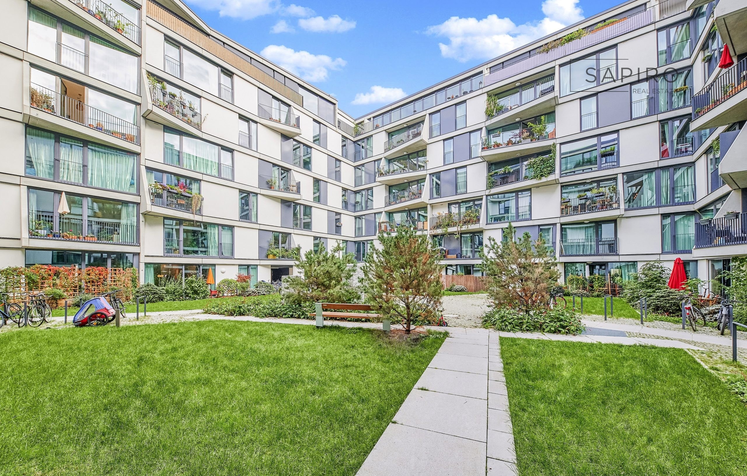 MODERNE NEUBAU-WOHNUNG MIT TERRASSE UND BALKON IN BEGEHRTER LAGE NAHE MAYBACHUFER — 8