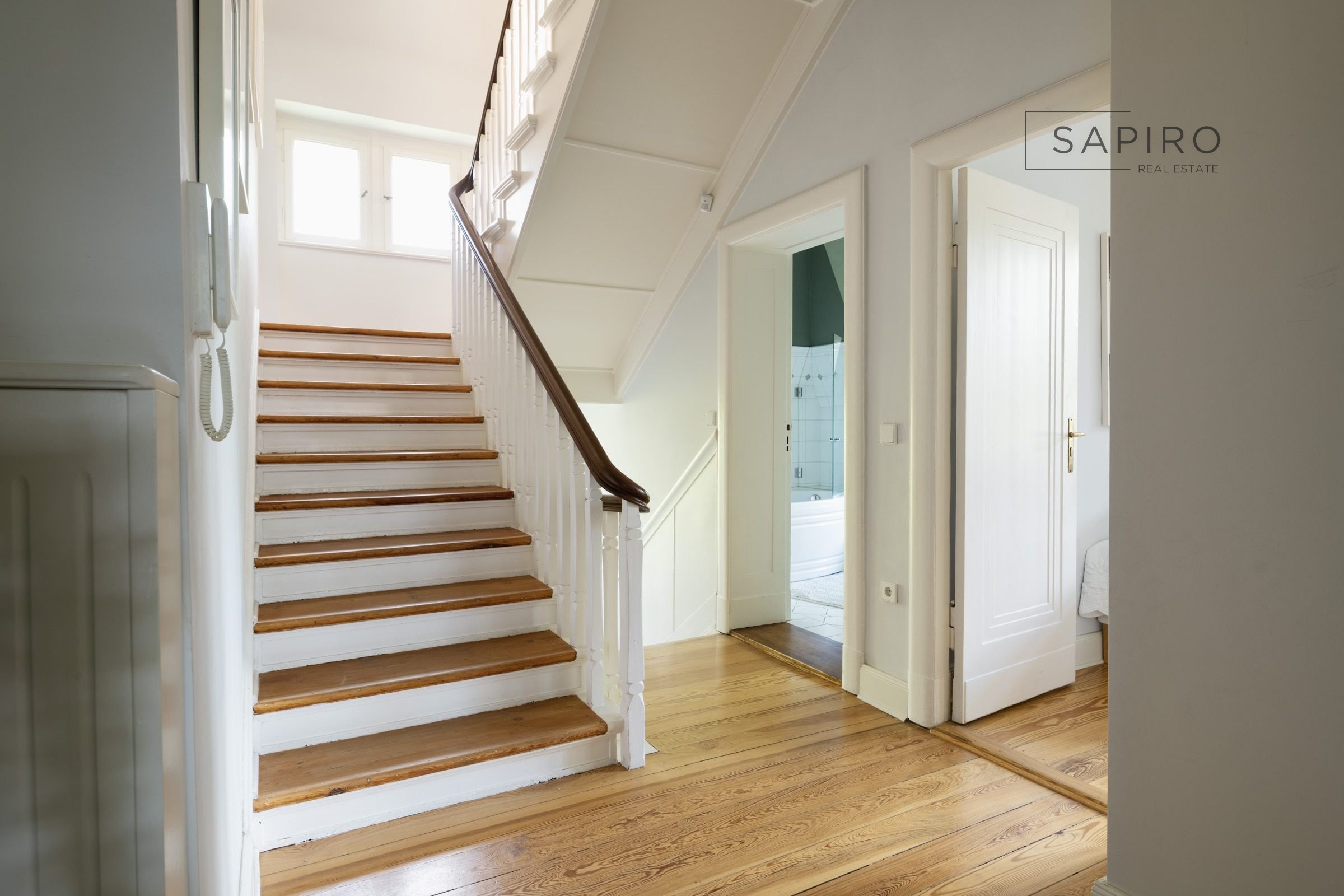 REPRÄSENTATIVE VILLA MIT STUCK, HOHEN DECKEN UND BESONDEREM CHARAKTER IN BERLIN-NIKOLASSEE — 11